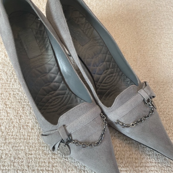 Gucci Suede Pumps with chain detail - Picture 5 of 8